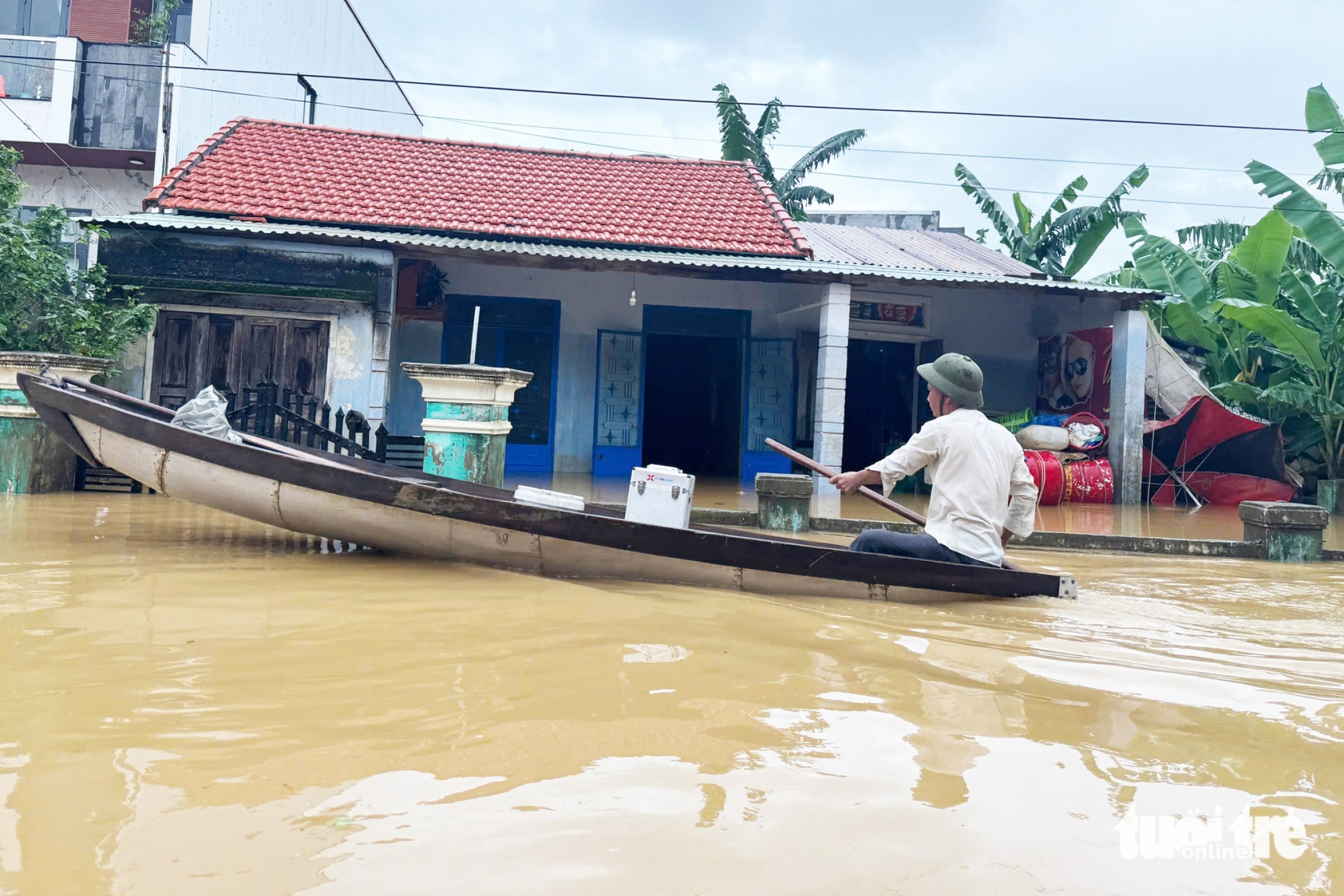 洪水中心的恐怖之夜和四天三次水位涨落